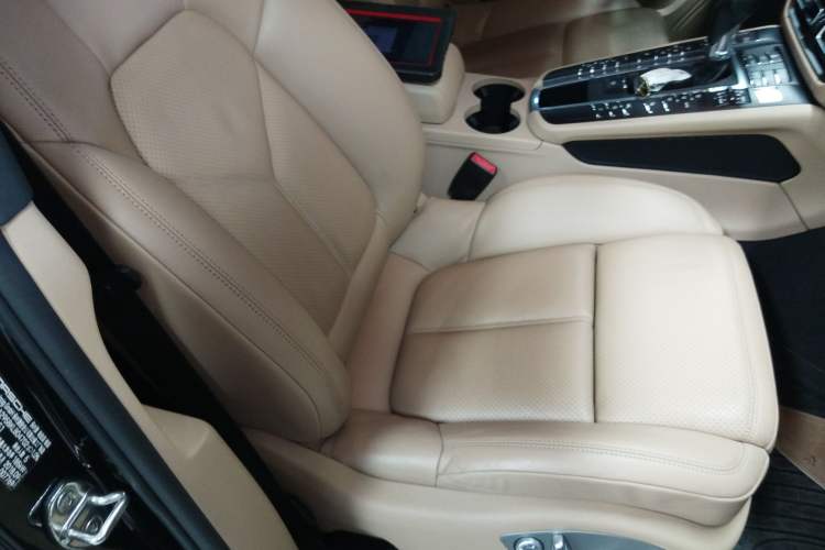 Used Porsche Macan 2018 Macan 2.0T Right Front Seat