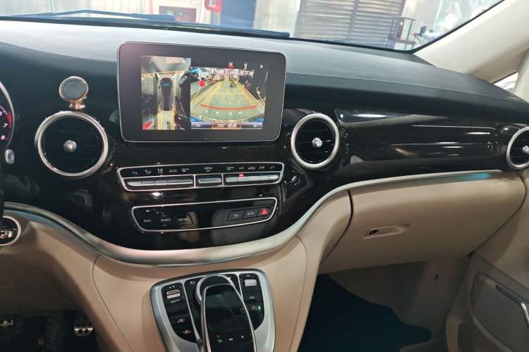 Used Mercedes-Benz V-Class 2017 V 260 L Prestige Extended Edition