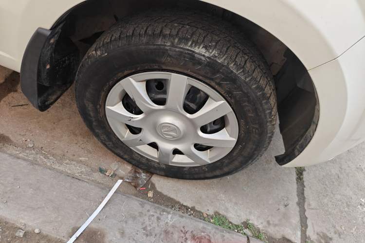 Used BAIC Weiwang M30 2015 1.5L Basic Version DAM15 Right Front Wheel Hub