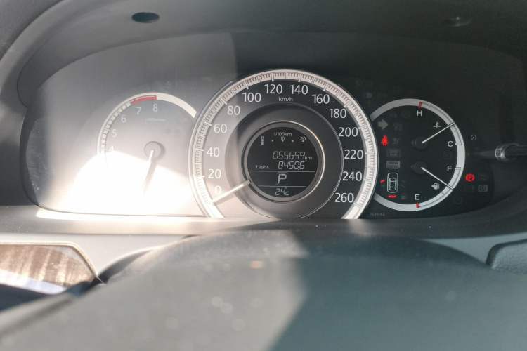 Used Honda Accord 2014 2.4L EX Luxury Edition Odometer Close Up