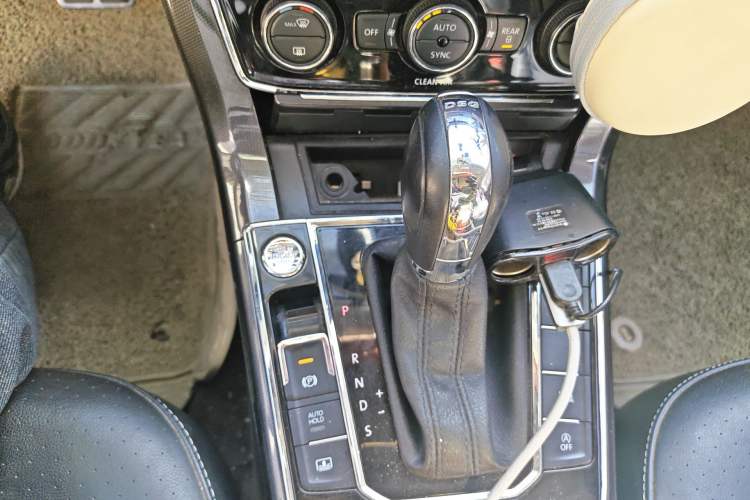 Used Volkswagen Passat 2016 330TSI DSG Prestige Edition Gear Lever