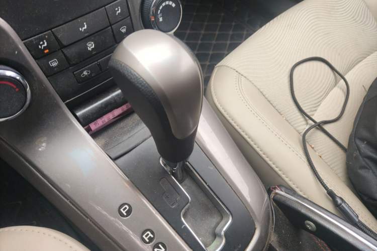 Used Chevrolet Cruze 2015 1.5L Classic SE AT Gear Lever