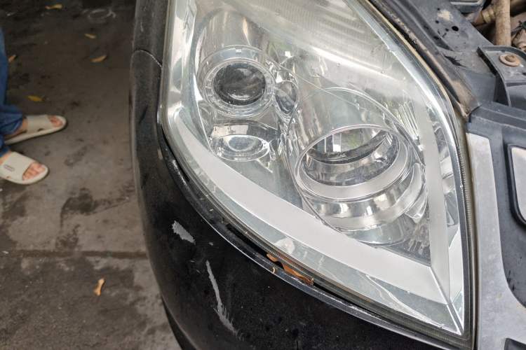 Used Foton Tunland 2017 2.8T E-Series Diesel Two-Wheel Drive Comfort Version with Low Cargo Bed and Long Cabin Meeting China V Emission Standards
