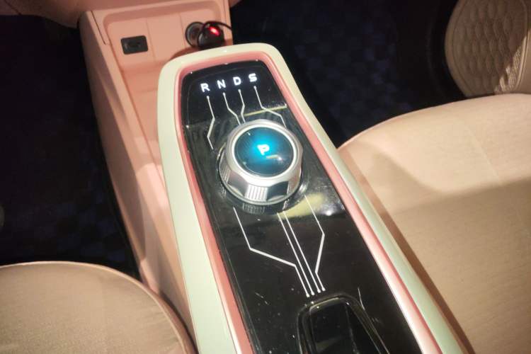 Used CHANGAN OSHAN Benni E-Star 2022 Charming Edition Colorful Model Lithium Iron Phosphate
