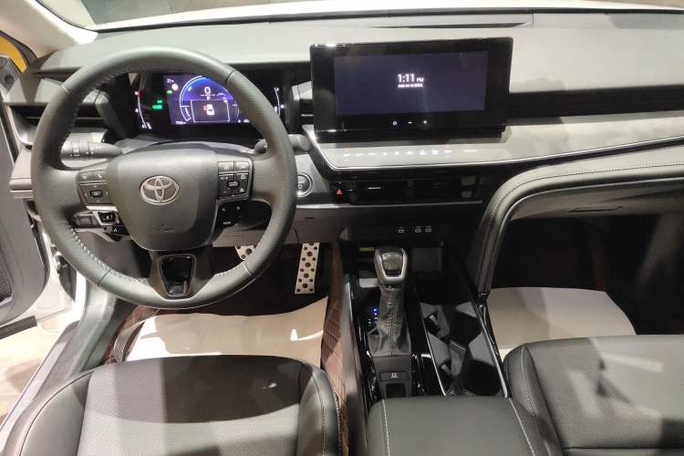 Used Toyota Camry 2026 Model Dual-Engine 2.0HSE Sport Lite Edition