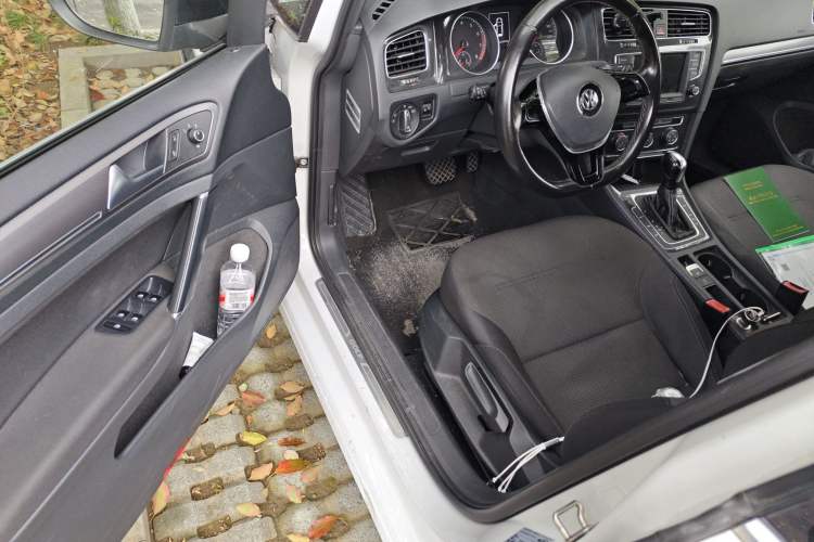 Used Volkswagen Golf 2017 1.6L Automatic Comfort Million-Vehicle Anniversary Edition
