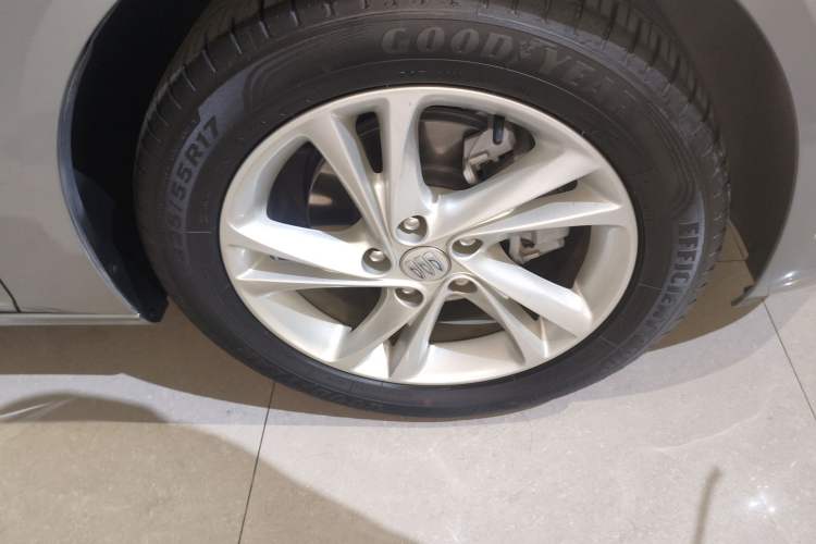 Used Buick Regal 2024 25T Deluxe Edition Right Front Wheel Hub