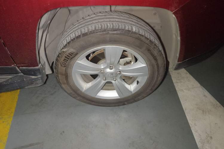 Used Jeep Compass 2013 2.0L two-wheel drive sport version
