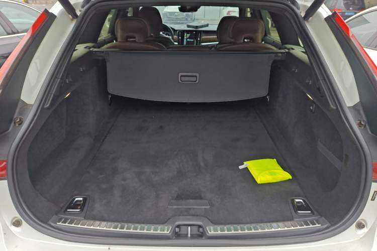 Used Volvo V90 2021 Cross Country B5 AWD Smart Range Edition