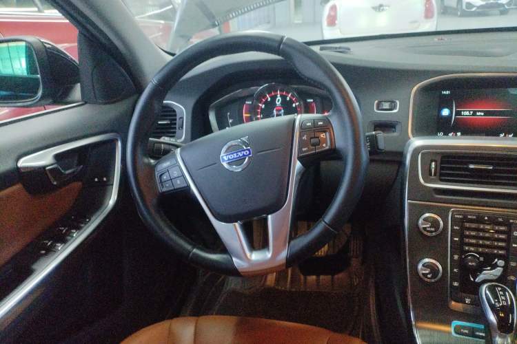 Used Volvo S60 New Energy 2015 S60L E-Drive Hybrid T6 Smart Drive Edition Steering Wheel