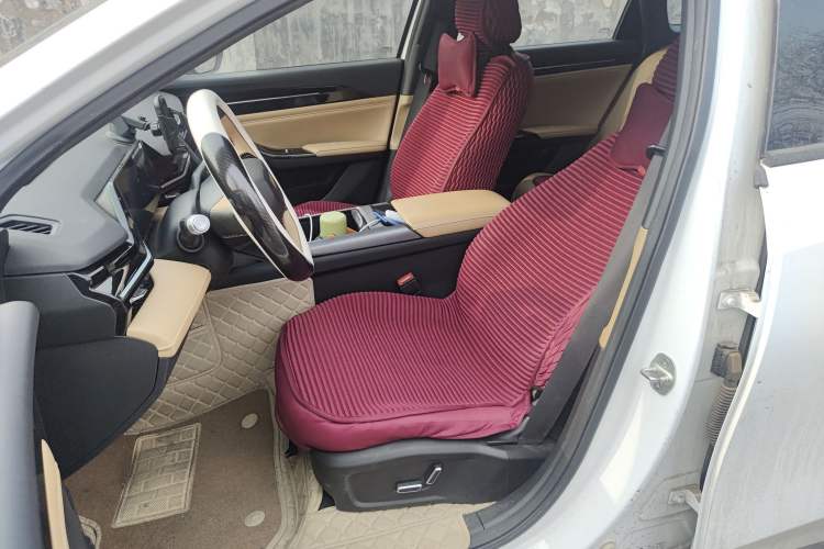 Used Geely Galaxy L6 2024 125km PLUS Dragon Edition
