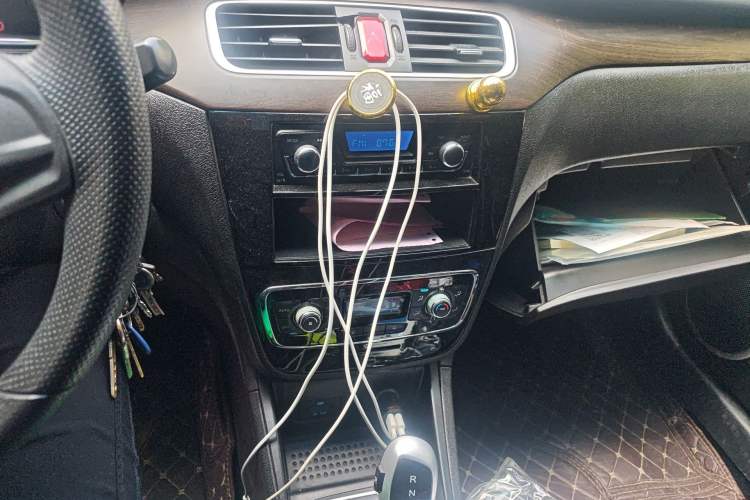 Used JAC Group iEVA50 2018 Luxury Model Audio And AC Panel