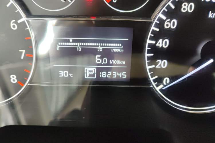 Used Nissan Tiida 2013 1.6L CVT Cool Cafe Edition
