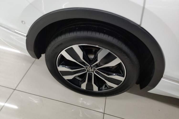 Used Volkswagen Tiguan L 2024 330TSI Automatic Two-Wheel Drive R-Line Enhanced Edition Right Rear Wheel Hub