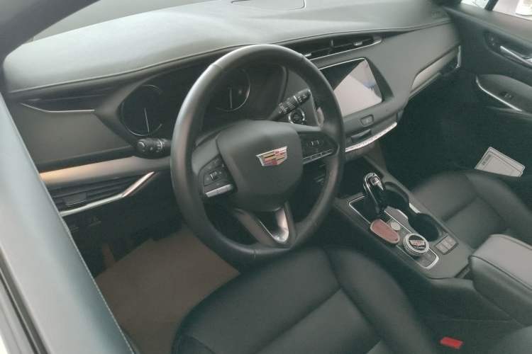 Used Cadillac XT4 2021 28T Two-Wheel Drive Leading Version Center Console