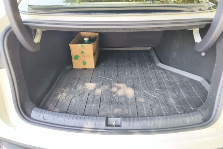 Used BYD Seal 06 New Energy 2026 DM-i Ultra-Enjoyment 128KM Smart Enjoyment Model Trunk