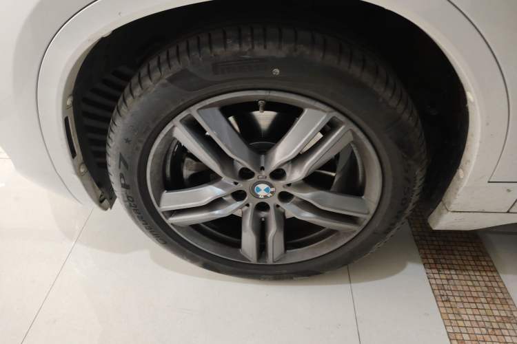 Used BMW X2 2021 Restyled sDrive25i M Sport Package Left Front Wheel Hub