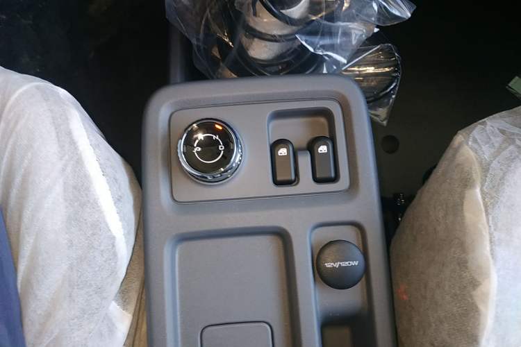 Used Wuling Yangguang 2024 300KM Comfort Version Passenger Van 75kW