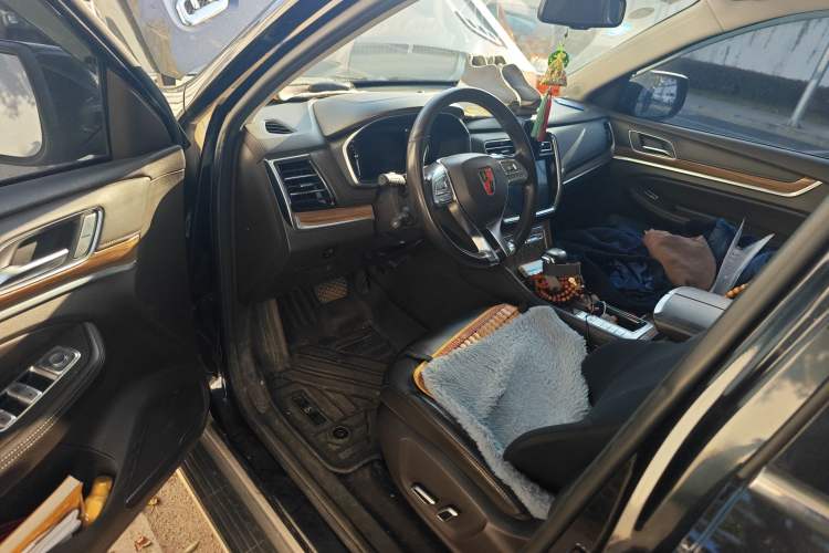 Used Roewe RX8 2018 30T Smart Connectivity Two-Wheel Drive Flagship Edition
