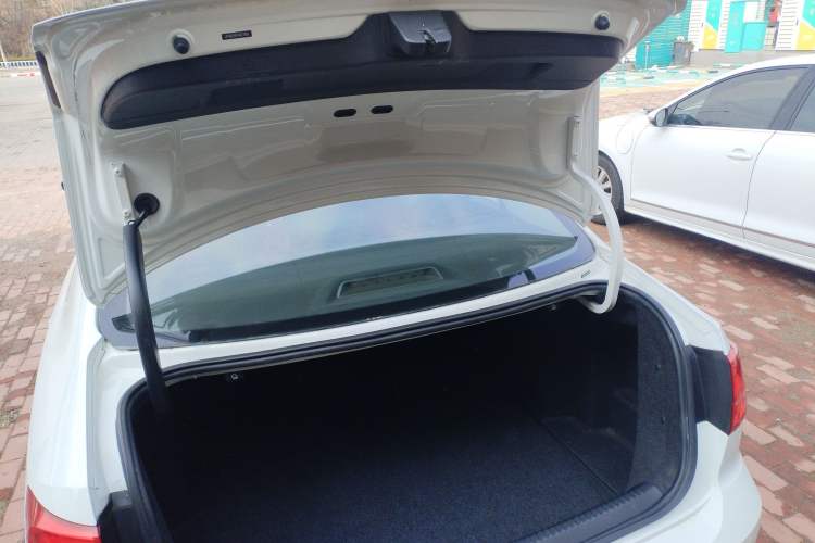 Used Volkswagen Sagitar 2015 230TSI Automatic Comfort Version
