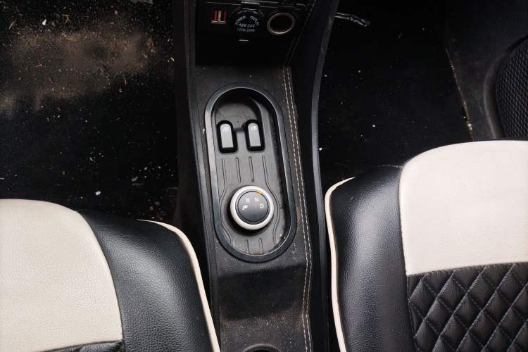 Used Wuling Hongguang MINIEV 2022 Macaron Fashion Model Lithium Iron Phosphate Gear Lever