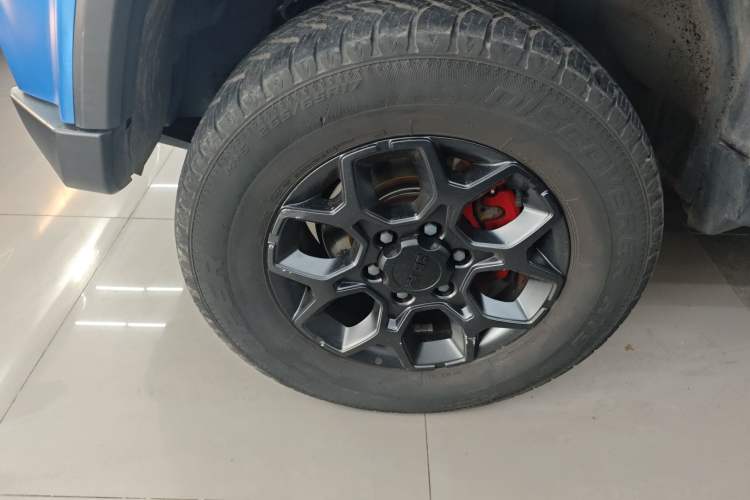 Used BAIC Off-Road BJ40 2021 2.0D Automatic Four-Wheel Drive Blade Hero Edition Pioneer Model Left Front Wheel Hub