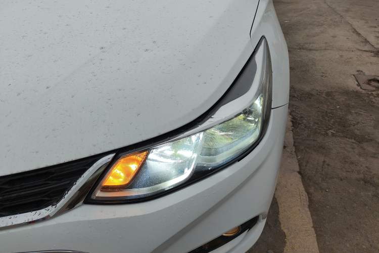 Used Chevrolet Cruze 2018 320 Automatic Pioneer Sunroof Edition
