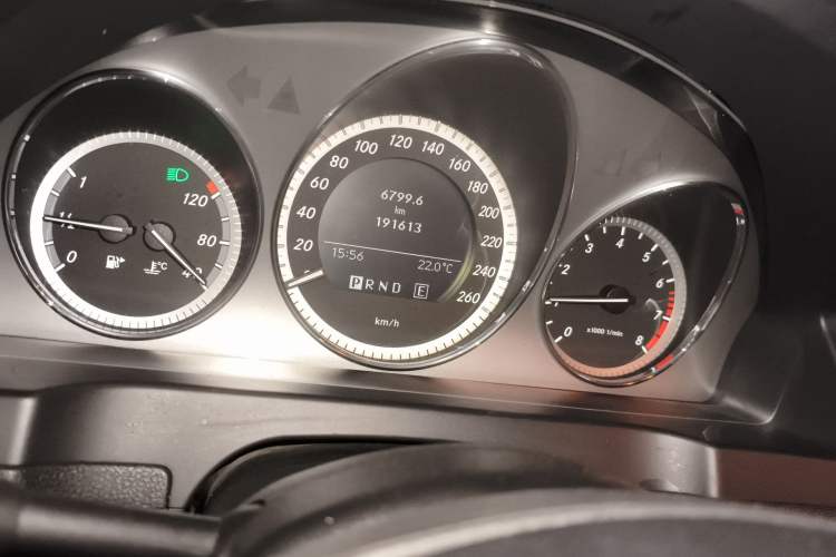 Used Mercedes-Benz C-Class 2010 C 300 Estate Odometer Close Up