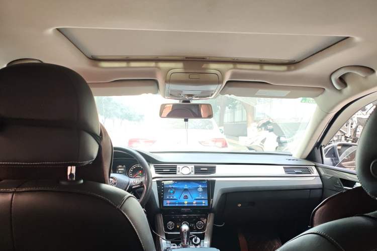 Used Volkswagen Passat 2016 330TSI DSG Luxury Edition Headliner