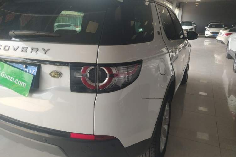Used Land Rover Discovery Sport 2018 240 PS SE Version Exterior 3