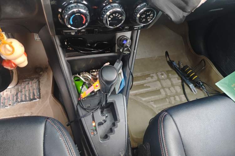 Used Toyota YARiS L Zhi Xuan 2017 1.5E CVT Enhanced Performance Edition Gear Lever