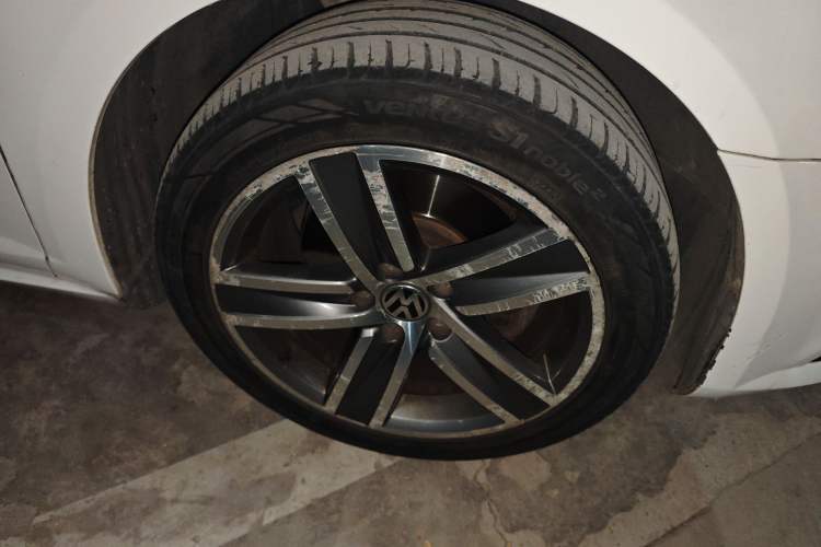 Used Volkswagen FAW-Volkswagen CC 2015 1.8TSI Luxury Model Right Front Wheel Hub