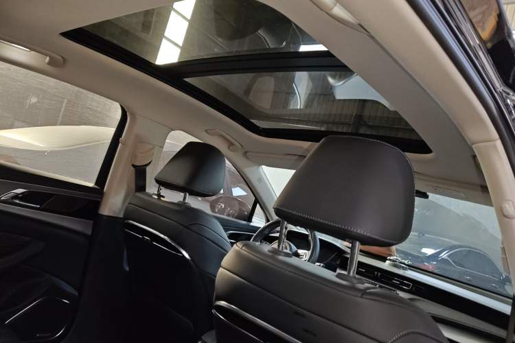Used Hongqi H5 2024 2.0T Automatic Smart Connect Flagship Edition Headliner