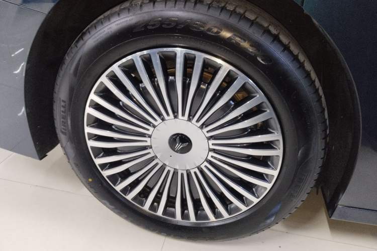 Used VOYAH Dream 2025 PHEV Four-Wheel-Drive Flagship Kunpeng Edition
