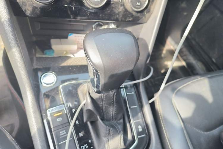 Used Volkswagen Tiguan L 2019 Updated Version 330TSI Automatic Two-Wheel Drive Panoramic Comfort Edition China VI Standard Gear Lever