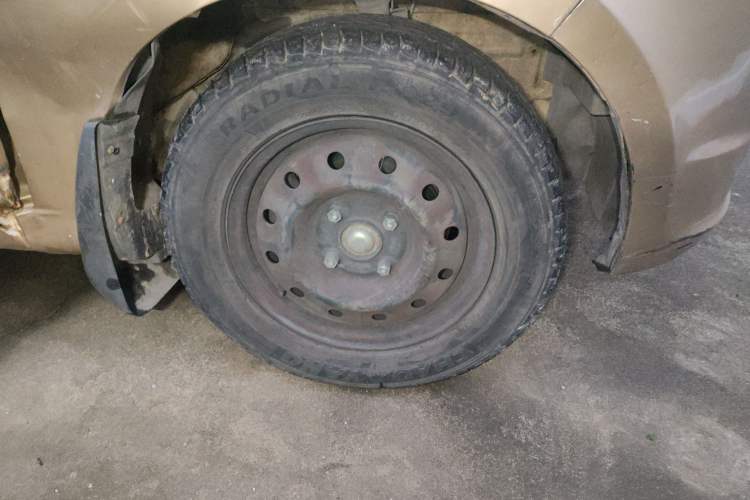 Used BAIC Weiwang M20 2014 1.5L practical type BJ415A Right Front Wheel Hub