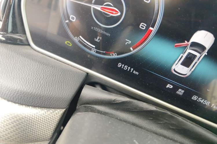 Used Hongqi HS5 2019 2.0T Smart Connect Flagship All-Wheel-Drive Version Odometer Close Up