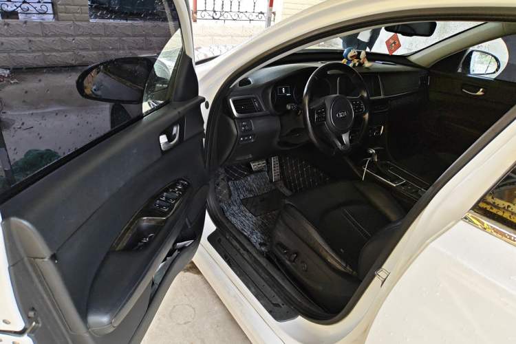 Used Kia K5 2017 2.0L Automatic 15th Anniversary Special Edition LUX Driver Seat