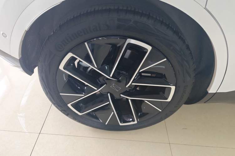 Used Avatr 11 2023 HarmonyOS Version Smart Enjoyment Upgrade Model 90-Degree Rear-Wheel Drive Edition