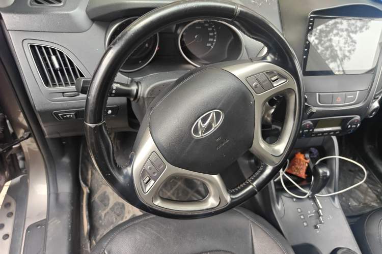 Used Hyundai ix35 2013 2.0L Automatic Two-Wheel Drive Smart GLS China IV Standard