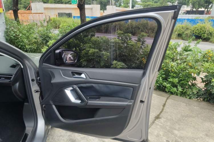 Used Peugeot 308 2016 350THP Automatic Prestige Edition Right Front Door Interior