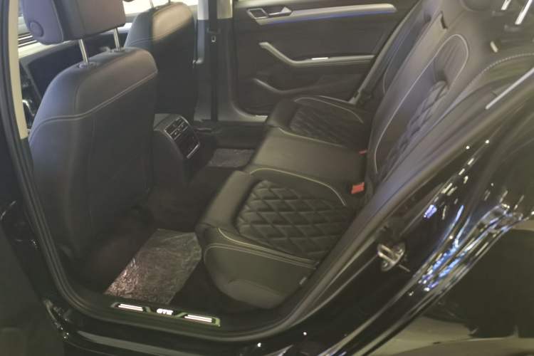 Used Volkswagen Magotan GTE Plug-in Hybrid 2020 GTE Luxury Model Left Rear Seat