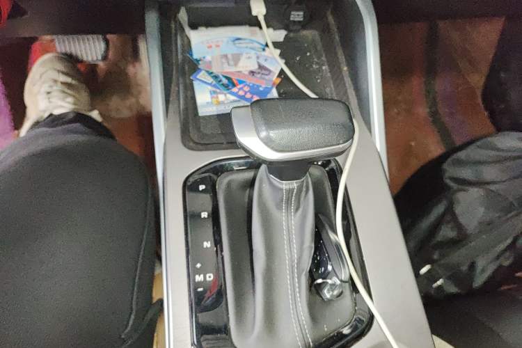 Used Geely Auto Emgrand 2022 4th Generation 1.5L CVT Flagship Model Gear Lever