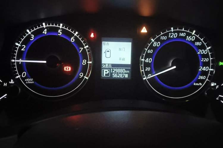 Used Infiniti QX50 2015 2.5L Enjoyment Edition Odometer Close Up