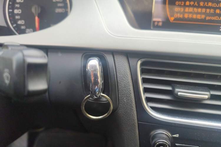 Used Audi A4L 2012 2.0 TFSI automatic Comfort trim level