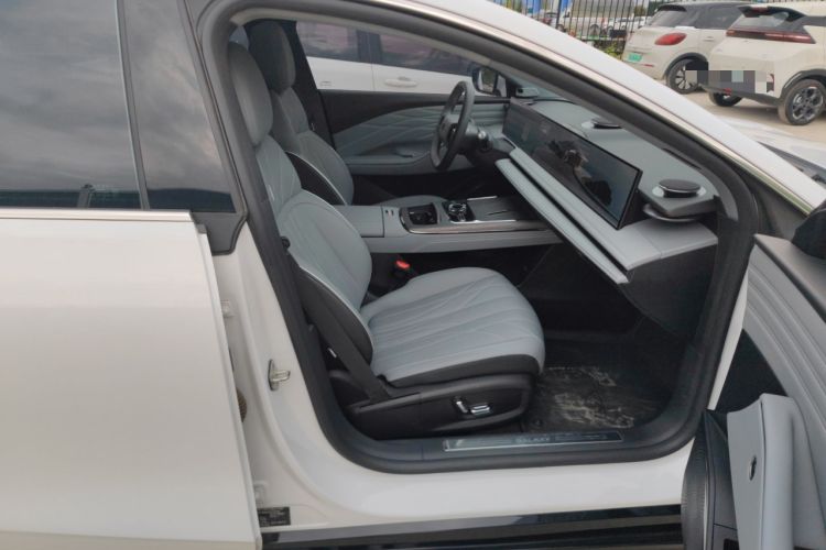 Used Geely Galaxy E8 2025 575 km Intelligent Driving Edition Right Front Seat