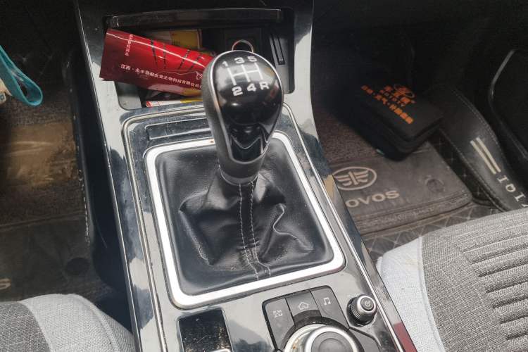 Used FAW Senya R9 2018 1.2T Manual Luxury Smart Edition
