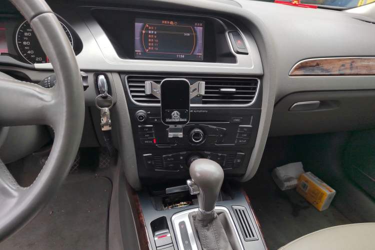 Used Audi A4L 2011 2.0 TFSI Comfort Model
