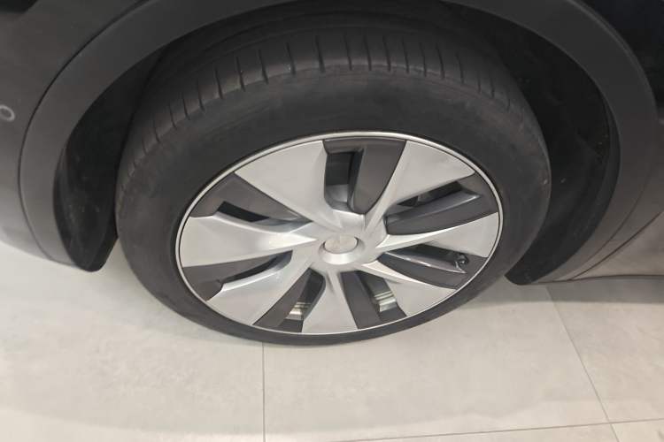 Used Tesla Model Y 2022 Rear-Wheel-Drive Version Left Front Wheel Hub