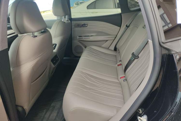 Used Geely Galaxy 8 2025 130km EM-P Starship Edition
